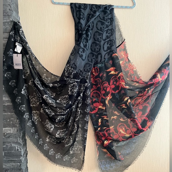 Ardito Italy Made Large Weightless Multipanel/Multidesign Woven Scarf - Picture 4 of 10